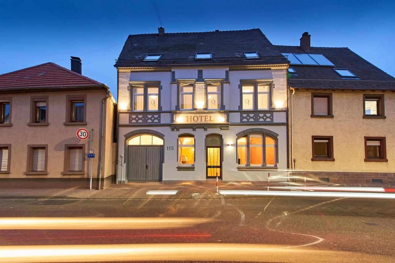 Hotel Phoenix Berghausen  Екстер'єр фото