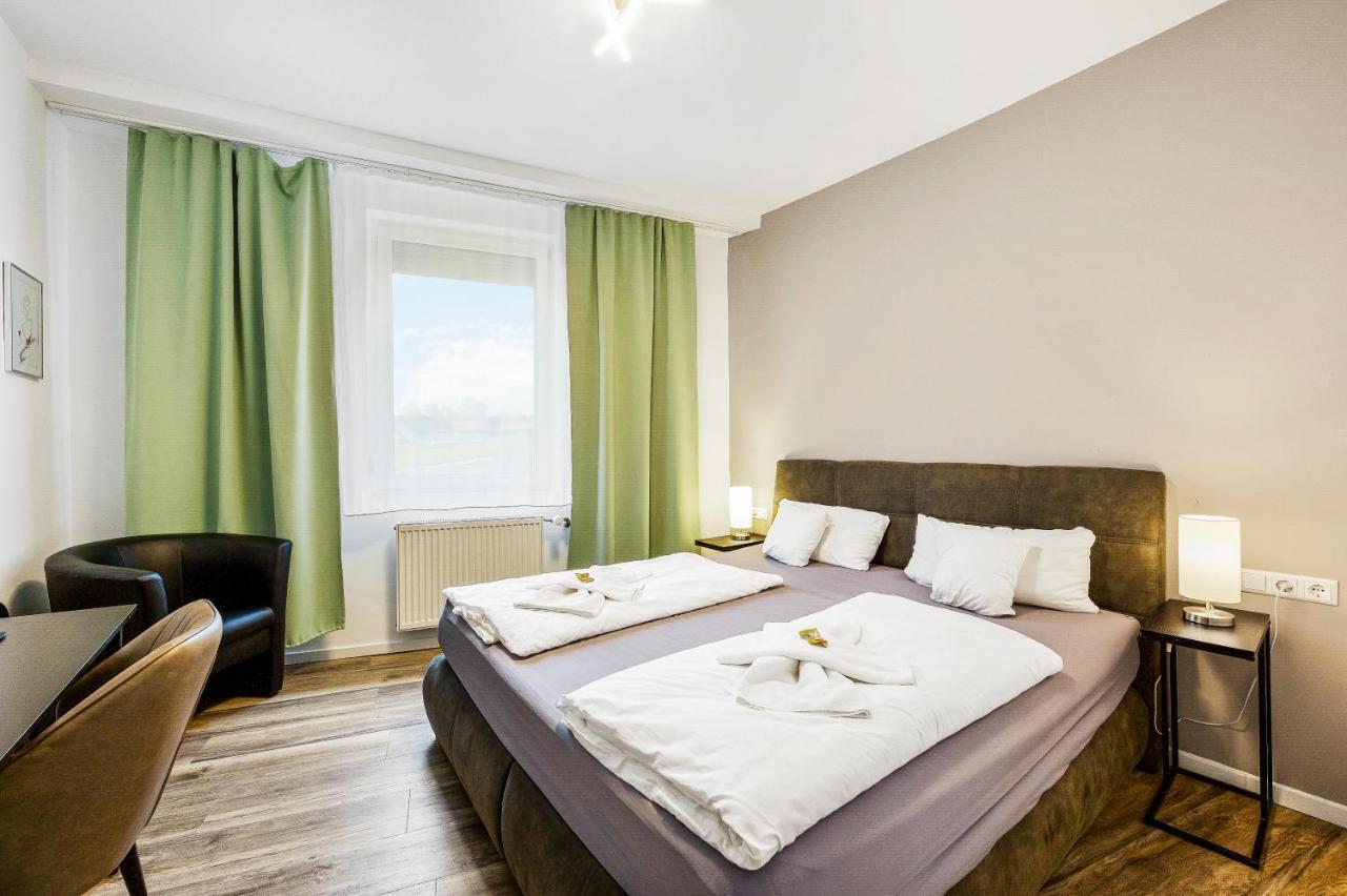 Hotel Phoenix Berghausen  Екстер'єр фото