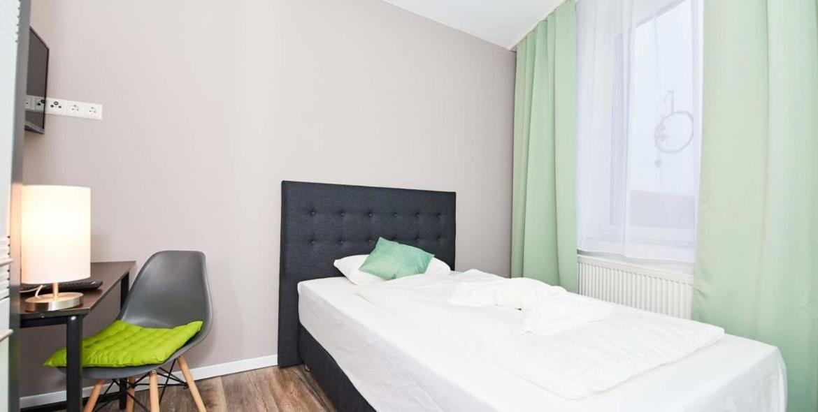 Hotel Phoenix Berghausen  Екстер'єр фото