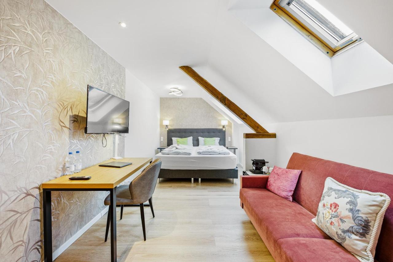 Hotel Phoenix Berghausen  Екстер'єр фото
