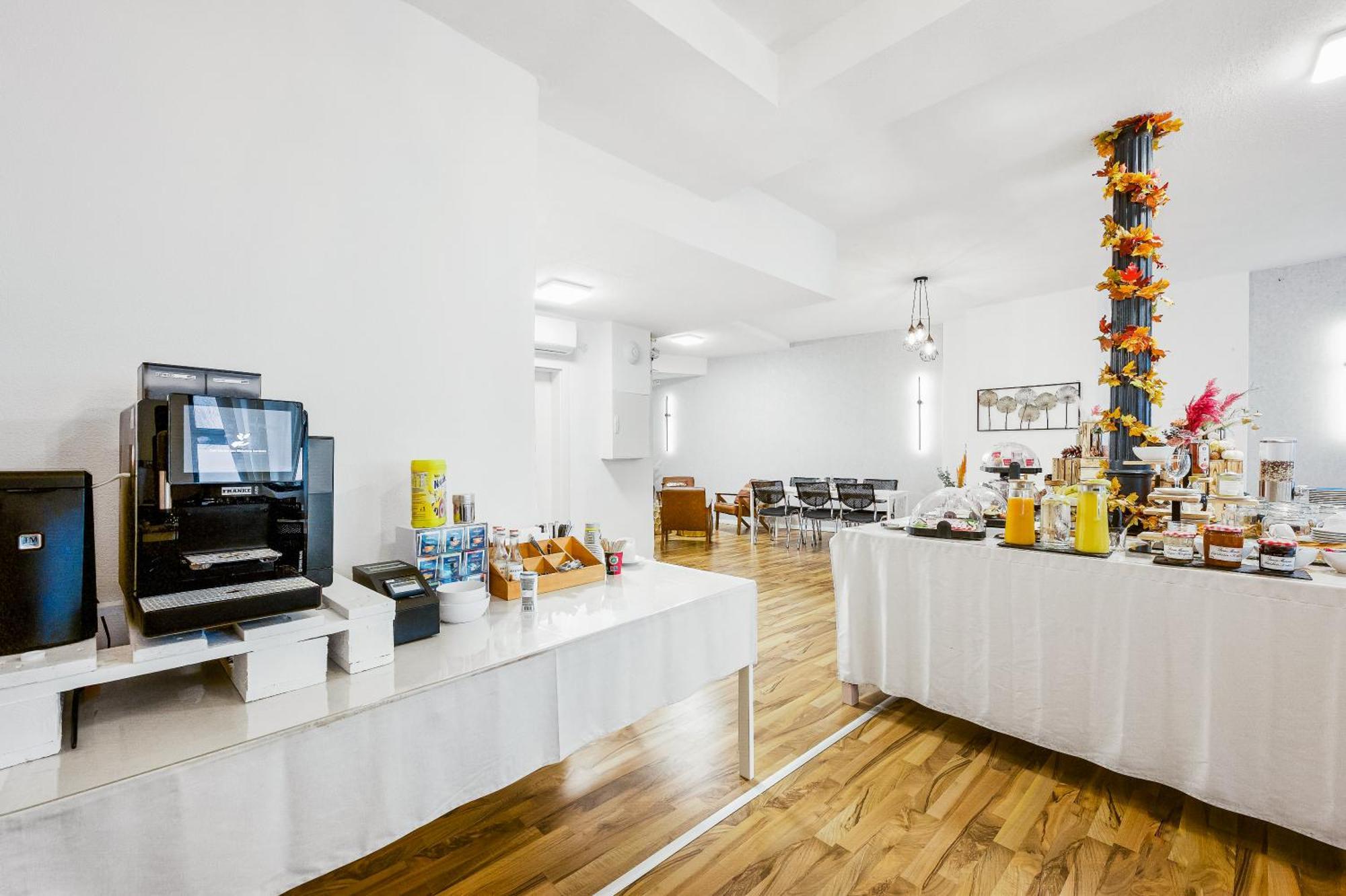 Hotel Phoenix Berghausen  Екстер'єр фото