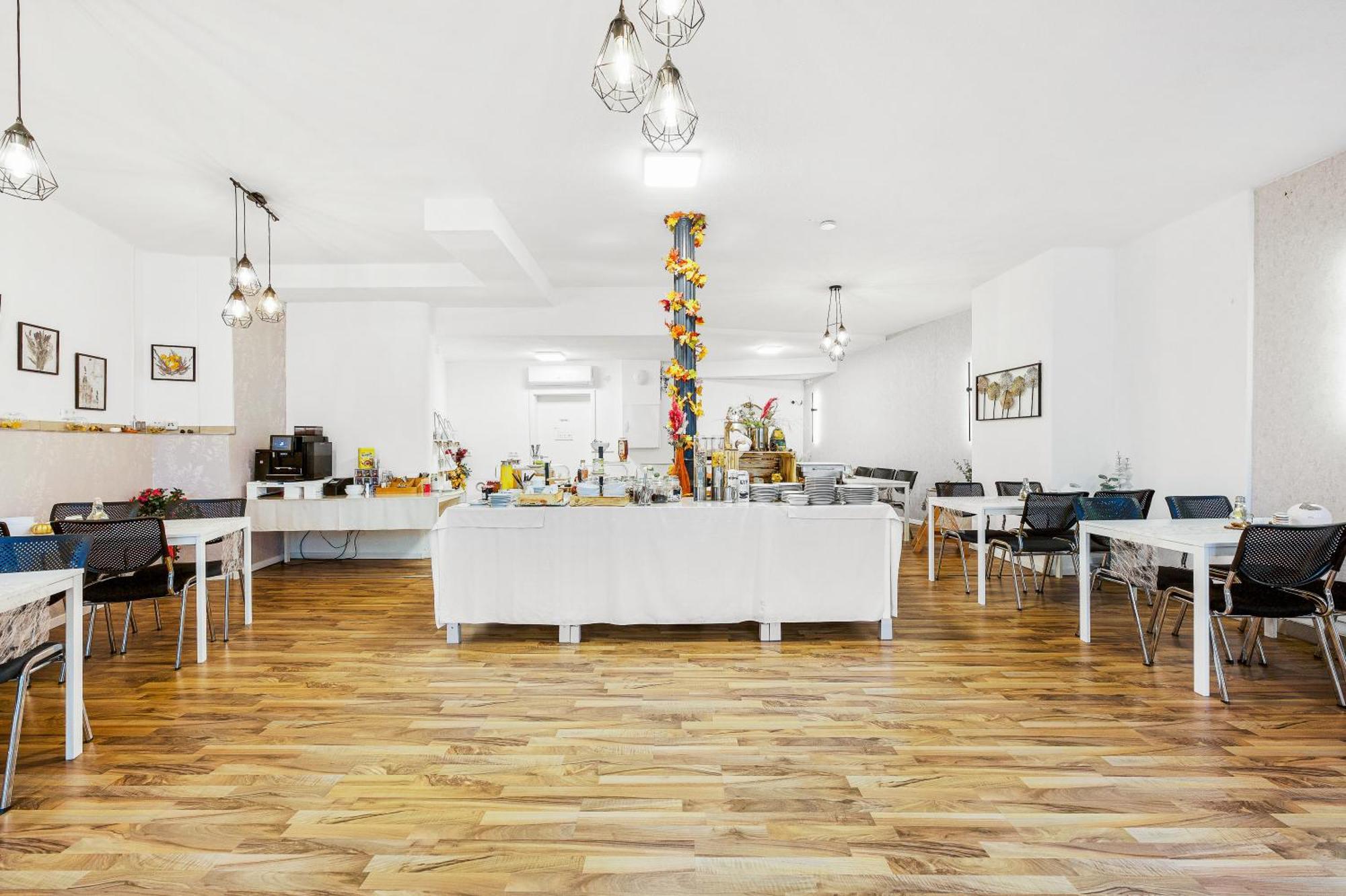 Hotel Phoenix Berghausen  Екстер'єр фото