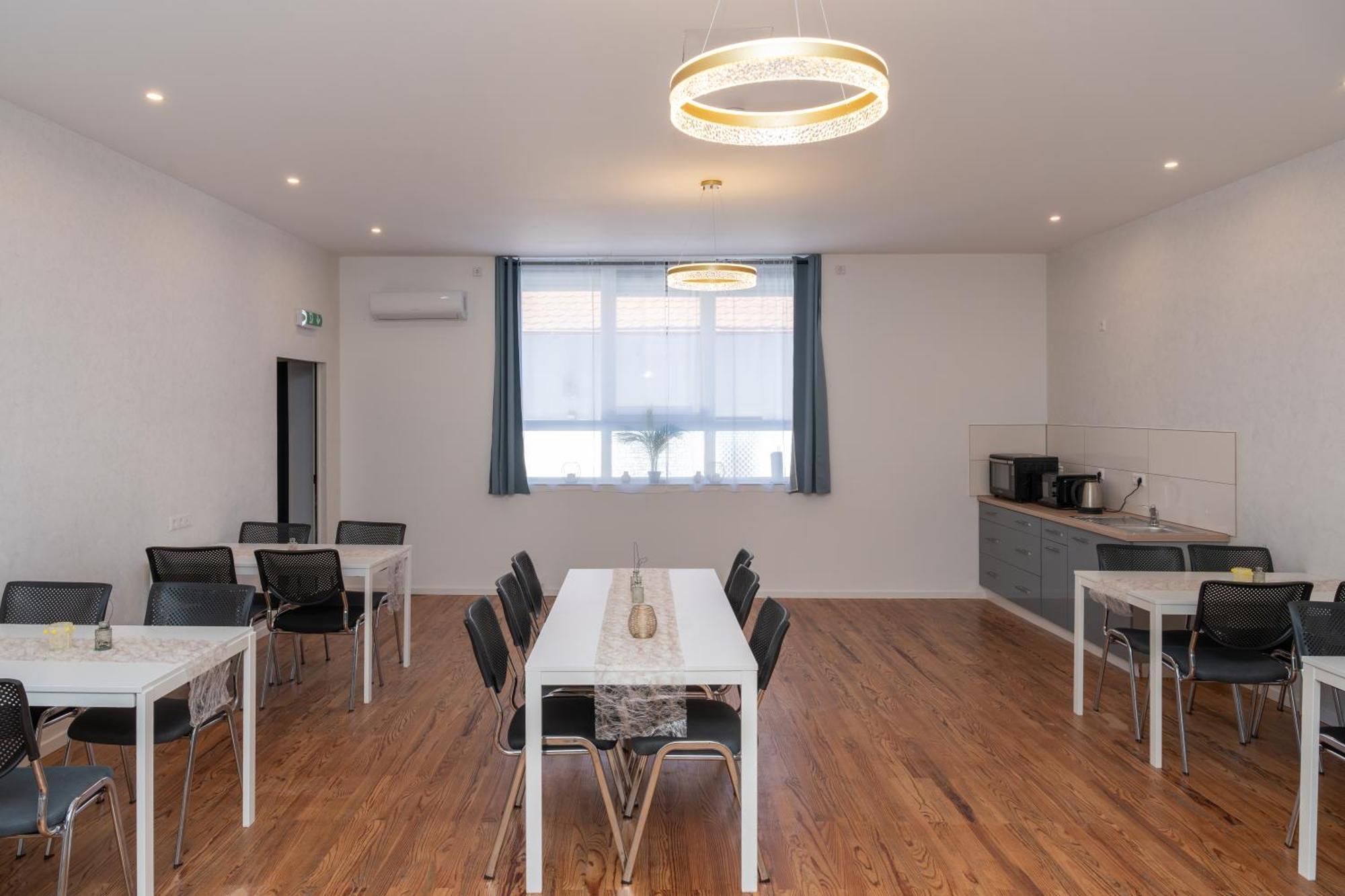 Hotel Phoenix Berghausen  Екстер'єр фото